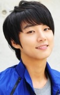 Yoon Shi Yoon - bio and intersting facts about personal life.